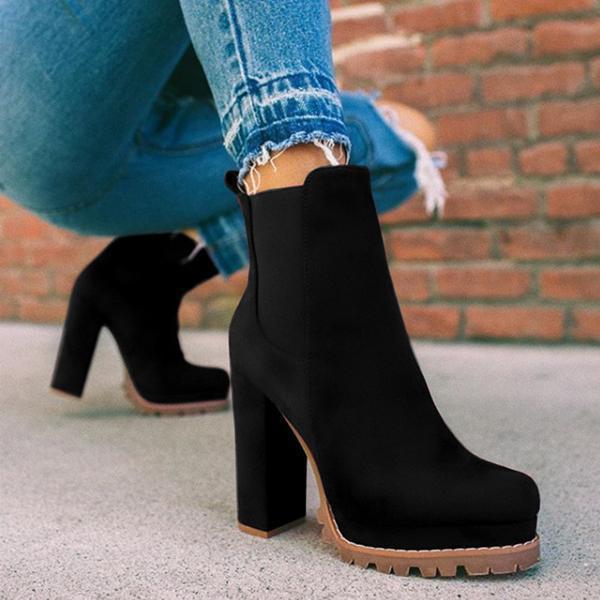 Round-toe ankle boots with leopard print, thick square high heels, and suede material.