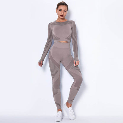 Seamless Knitted Absorbent Yoga Long-Sleeved Suit with stripe pattern and Lycra lining.