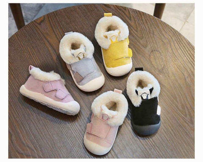 Velvet and cotton toddler shoes with fur lining available in multiple colors.