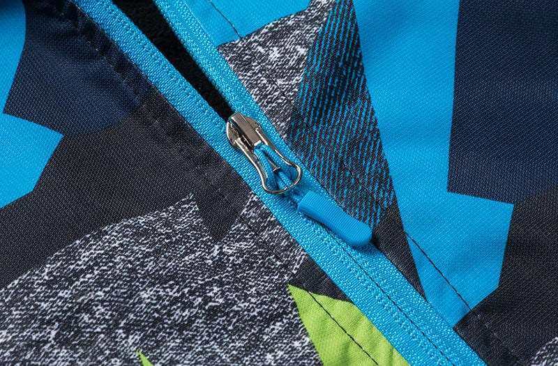 Close-up of a camouflage-patterned zipper on a boys' fashion casual padded windproof jacket.