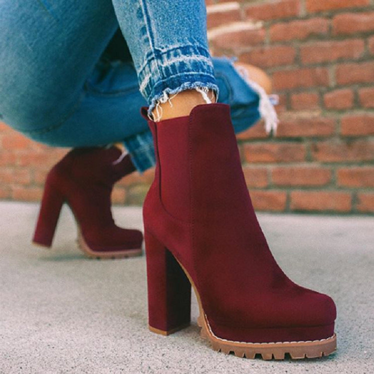 Round-toe ankle boots with leopard print and thick square high heels.