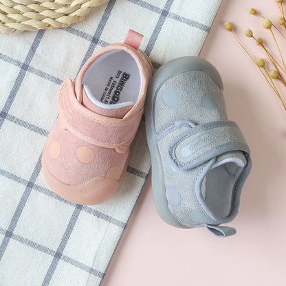 Infants And Toddlers Soft-soled Cotton Cloth Will Not Drop ShoesIntroducing the Infants And Toddlers Soft-soled Cotton Cloth Shoes! Perfect for toddlers in the summer, spring or fall. Made with breathable and wear-resistant cottoInfant ShoesPlush Fashions ShopPlush Fashion ShopInfants